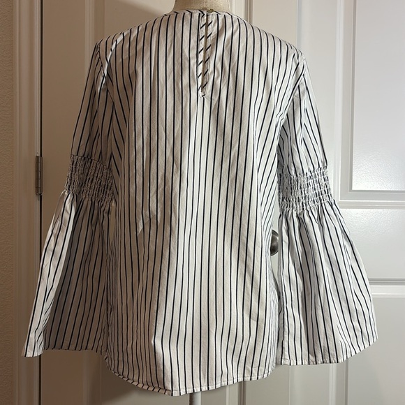Michael Kors White/Blue Striped Tunic Blouse Size Medium - Picture 4 of 9